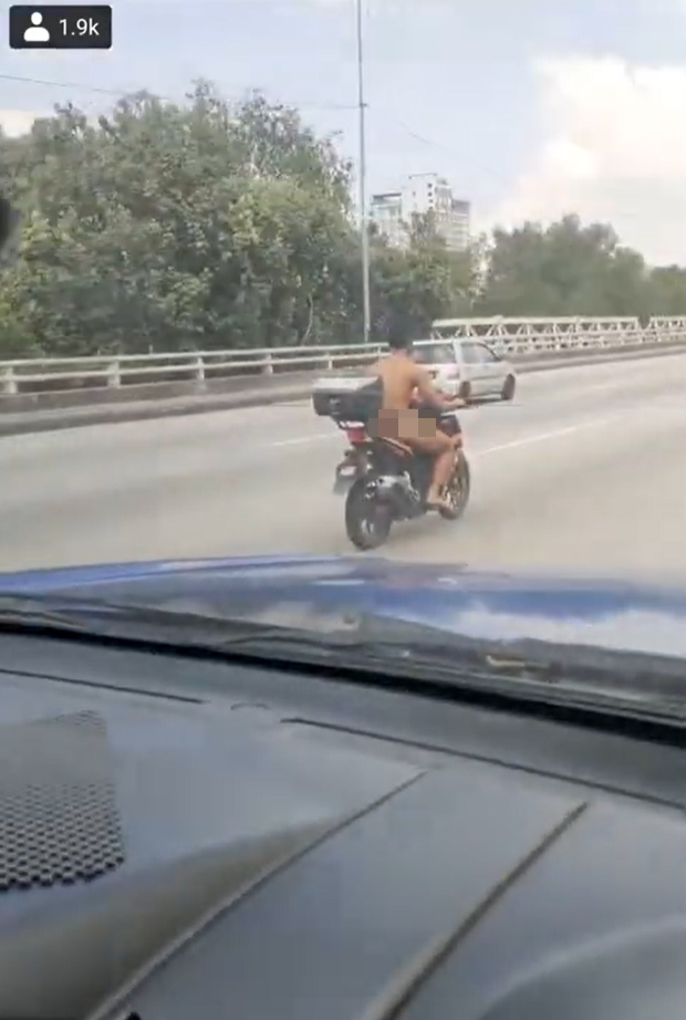 ว่อนภาพหนุ่มล่อนจ้อน  