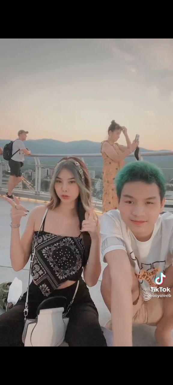 คู่รักต่างวัย พี่พร น้องเวฟ 