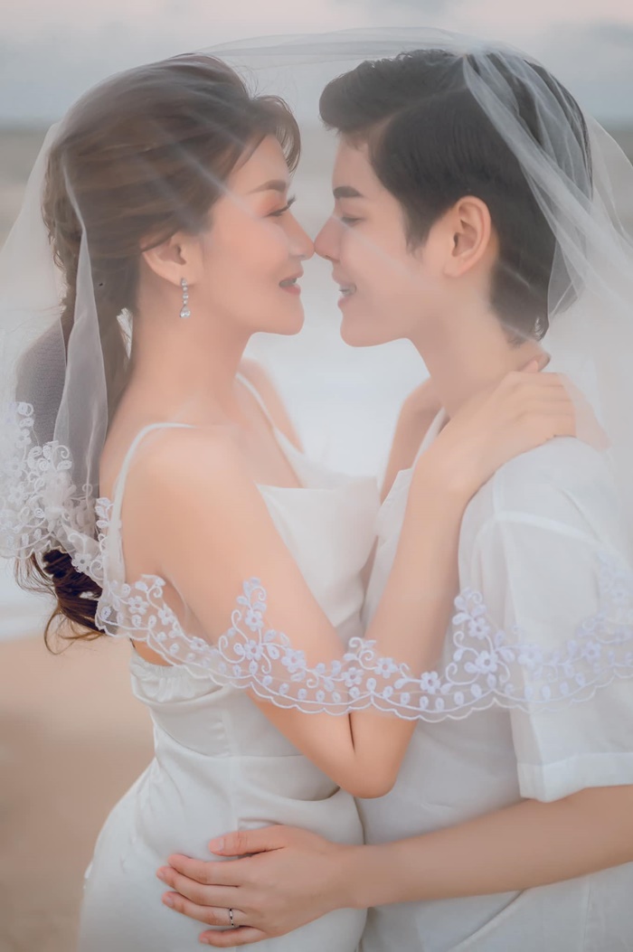 คู่รักหญิงรักหญิง