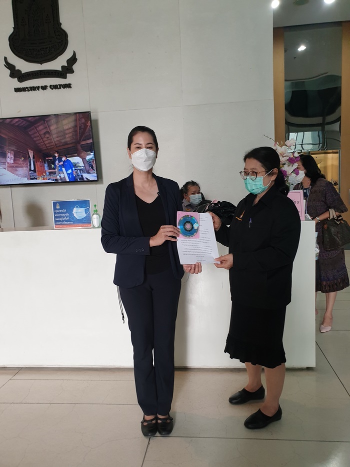 ไม่เป็นไรนะคะ ก็แค่กลับไปเลี้ยงไก่ !!