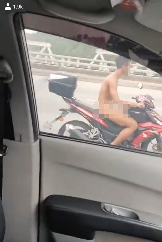 ว่อนภาพหนุ่มล่อนจ้อน  