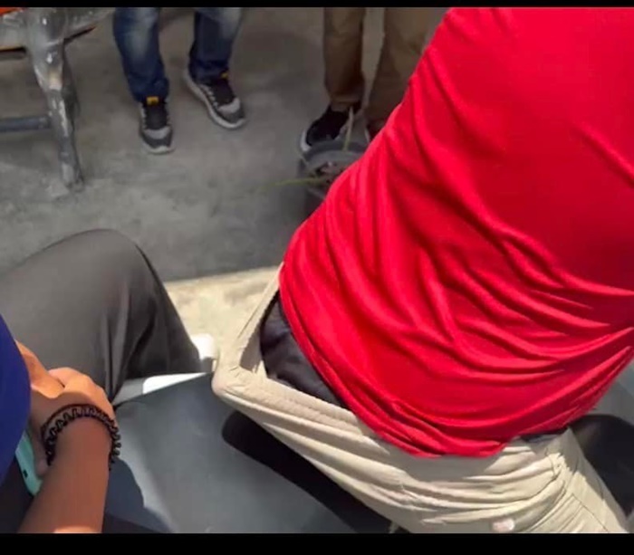  แท่งปริศนายื่นจากก้นพี่วิน