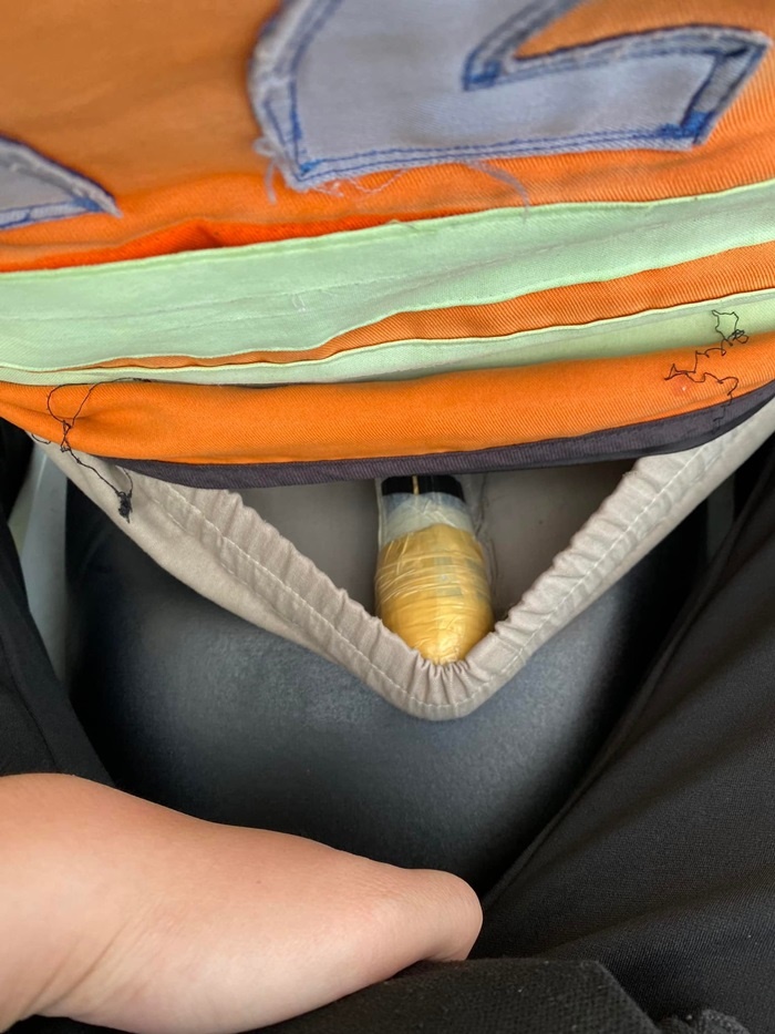  แท่งปริศนายื่นจากก้นพี่วิน