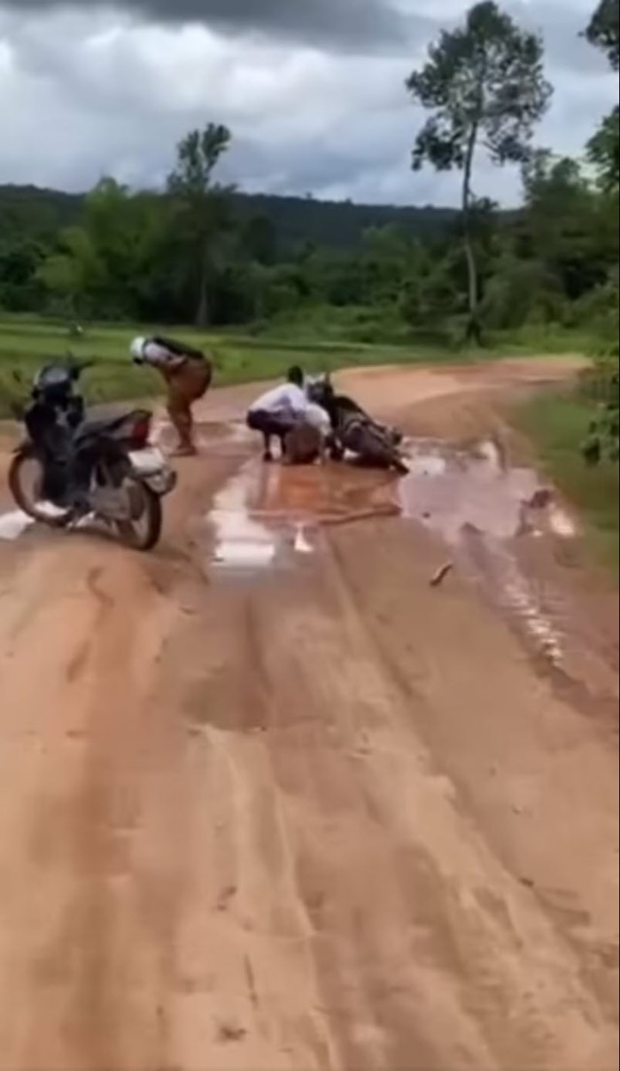 นักเรียนรถล้ม