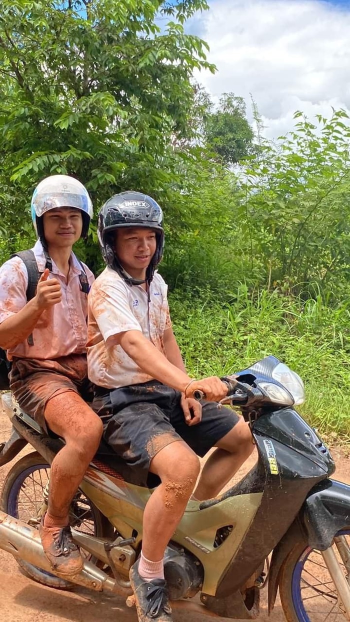 นักเรียนรถล้ม