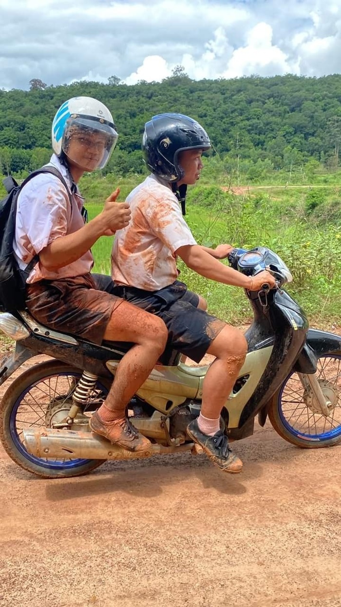 นักเรียนรถล้ม