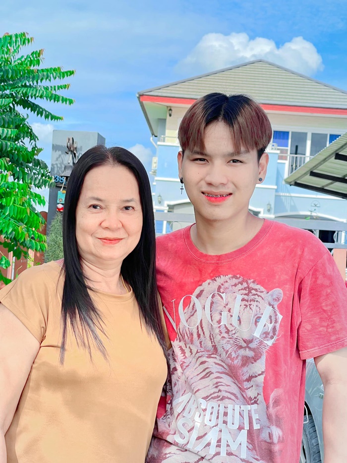 อดทนหน่อยนะ เพื่อรักของเรา