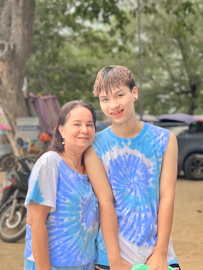 อดทนหน่อยนะ เพื่อรักของเรา