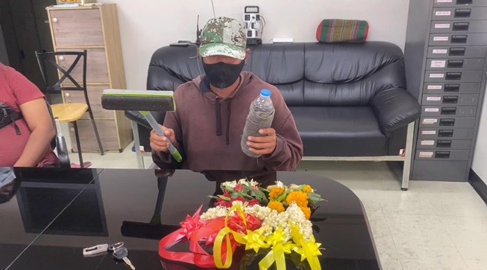  หนุ่มเช็ดกระจก 