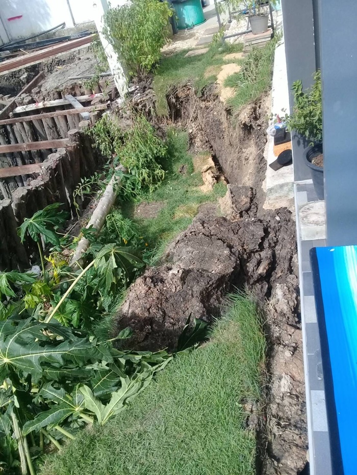 บ้านทรุด