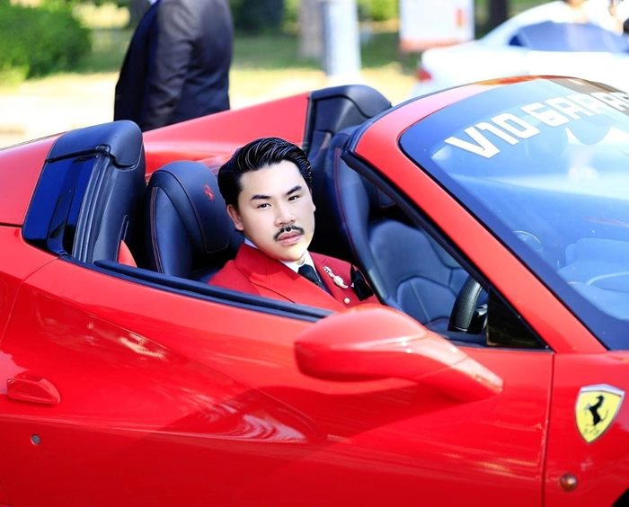 นักการเมืองทำร้ายลูก 