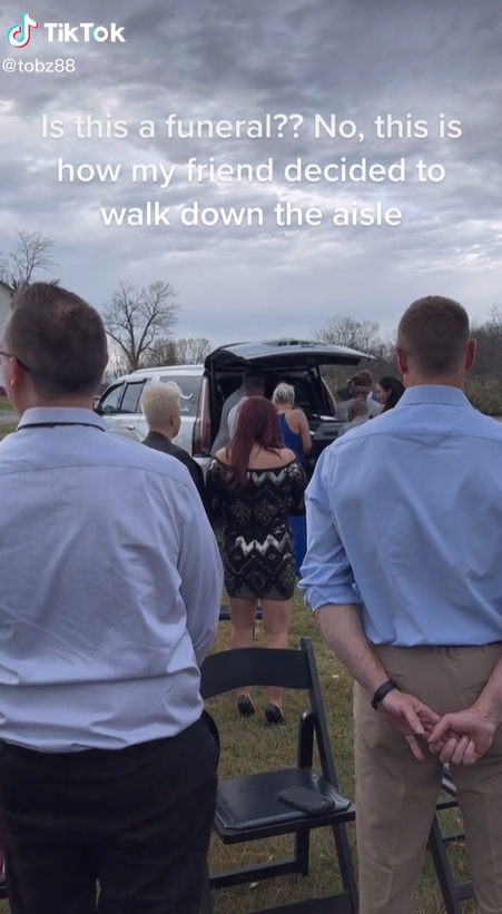 เจ้าบ่าวนอนมาในโลง 