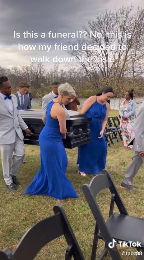 เจ้าบ่าวนอนมาในโลง 