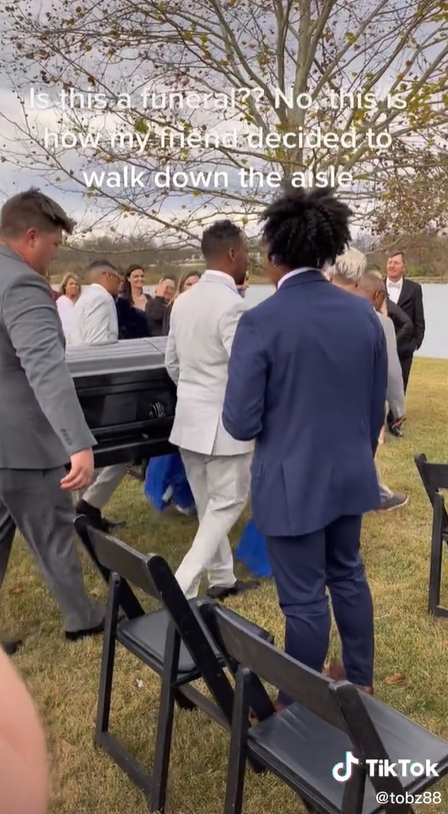 เจ้าบ่าวนอนมาในโลง 