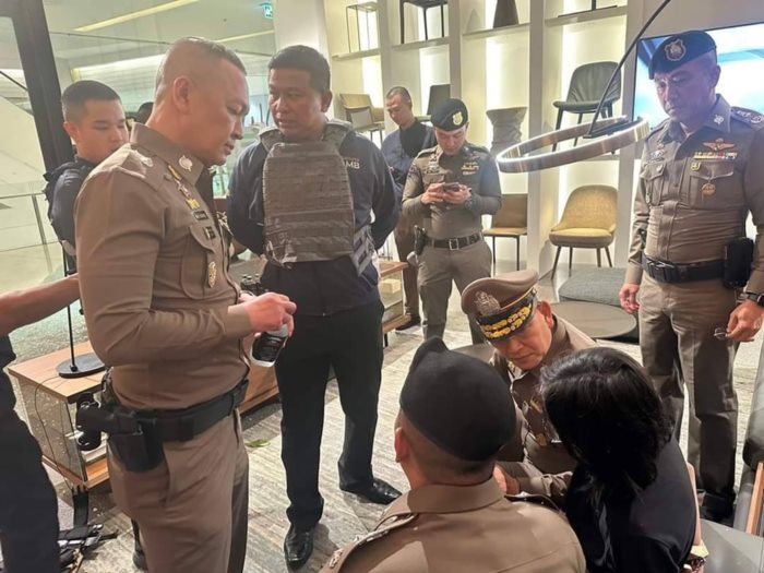 ยิงกลางพารากอน