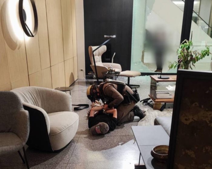 ยิงกลางพารากอน