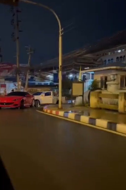 กระบะชนท้ายเฟอร์รารี่