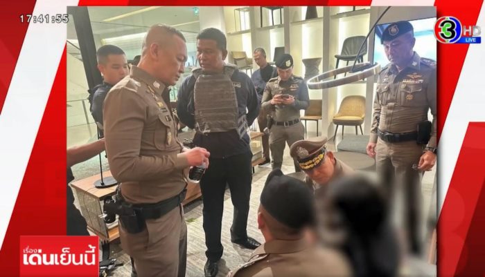 ยิงกลางพารากอน