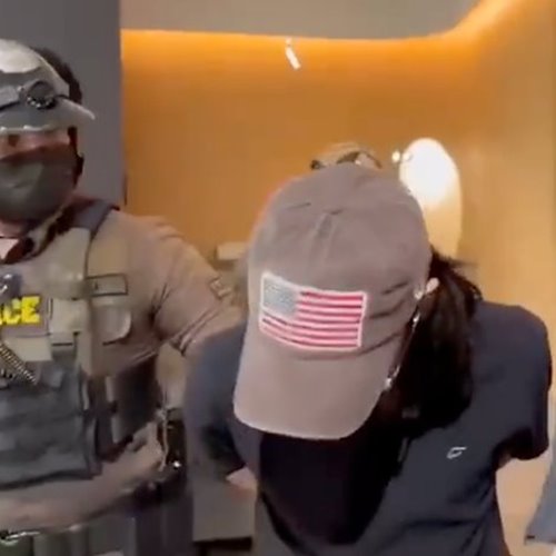 ยิงกลางพารากอน