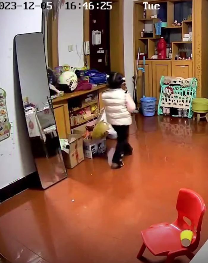           พ่อแม่เลี้ยงลูก    