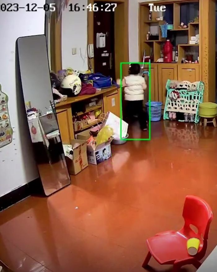           พ่อแม่เลี้ยงลูก    