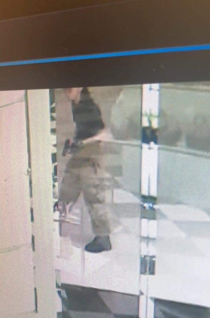 ยิงกลางพารากอน