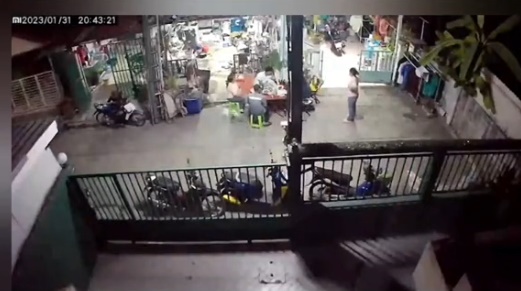 เพื่อนบ้านจอดรถขวาง  