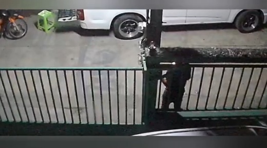 เพื่อนบ้านจอดรถขวาง  