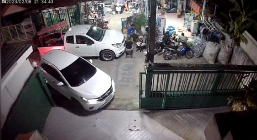 เพื่อนบ้านจอดรถขวาง  