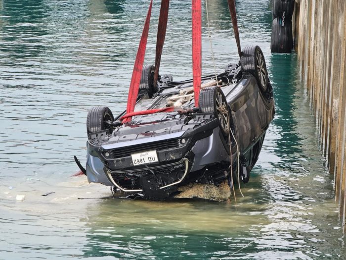 ขับรถตกทะเลสัตหีบ