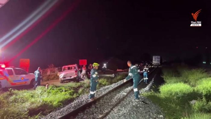 รถไฟชนกระบะ