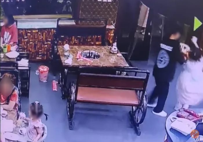 พนง. ทำซุปร้อนหกใส่ลูก