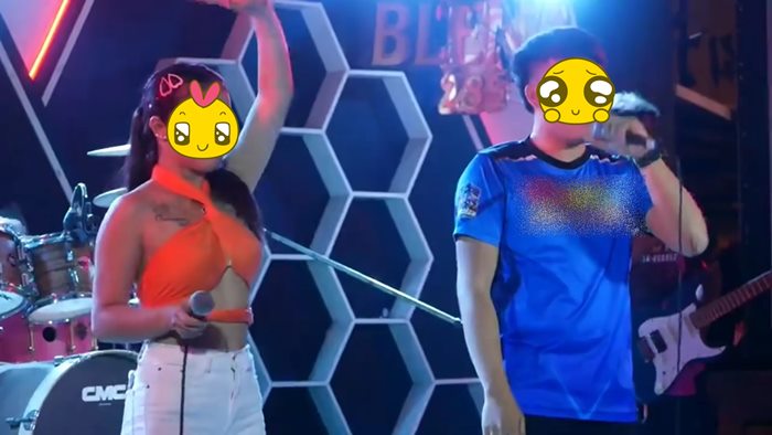 ลูกค้าแย่งไมค์นักร้อง