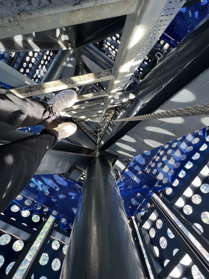 สาวท้าตายปีนตึก 118 ชั้น 