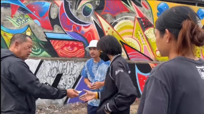 กราฟิตี้กำแพงวัดร่องขุ่น