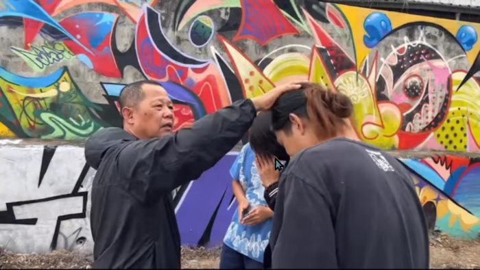 กราฟิตี้กำแพงวัดร่องขุ่น