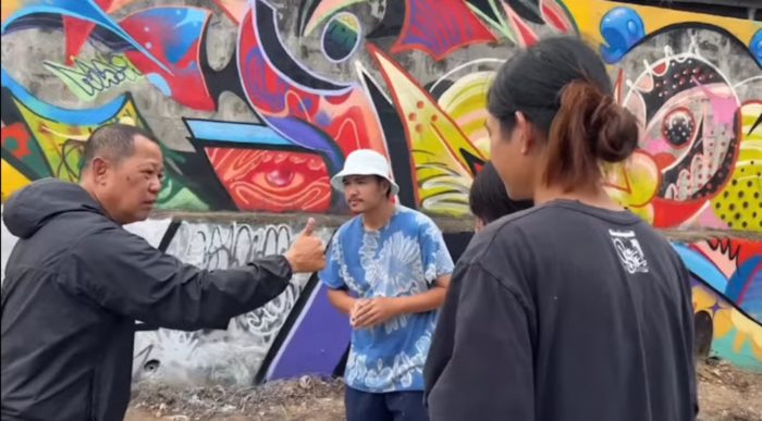 กราฟิตี้กำแพงวัดร่องขุ่น