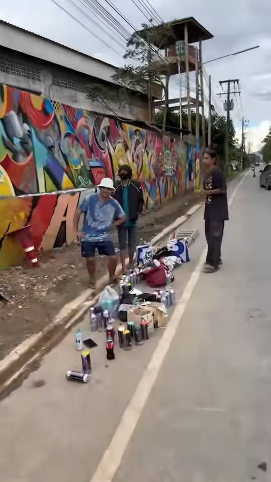 กราฟิตี้กำแพงวัดร่องขุ่น