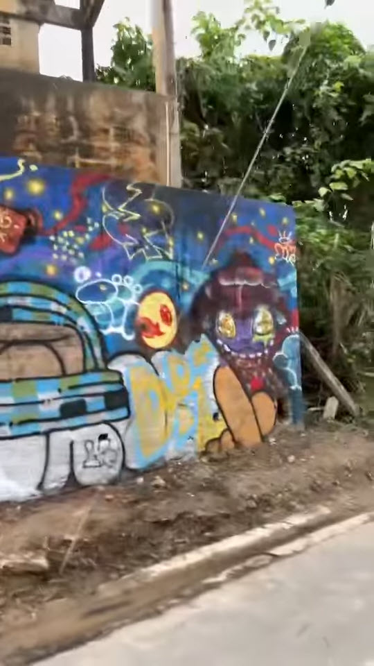 กราฟิตี้กำแพงวัดร่องขุ่น