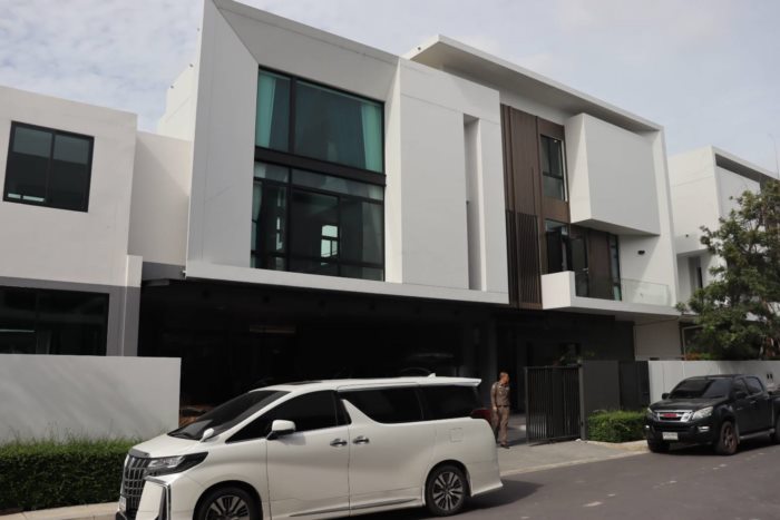 รู้จัก กีกี้ แม็กซิม ดาราเซ็กซี่ โยงแก๊งจีนเทา