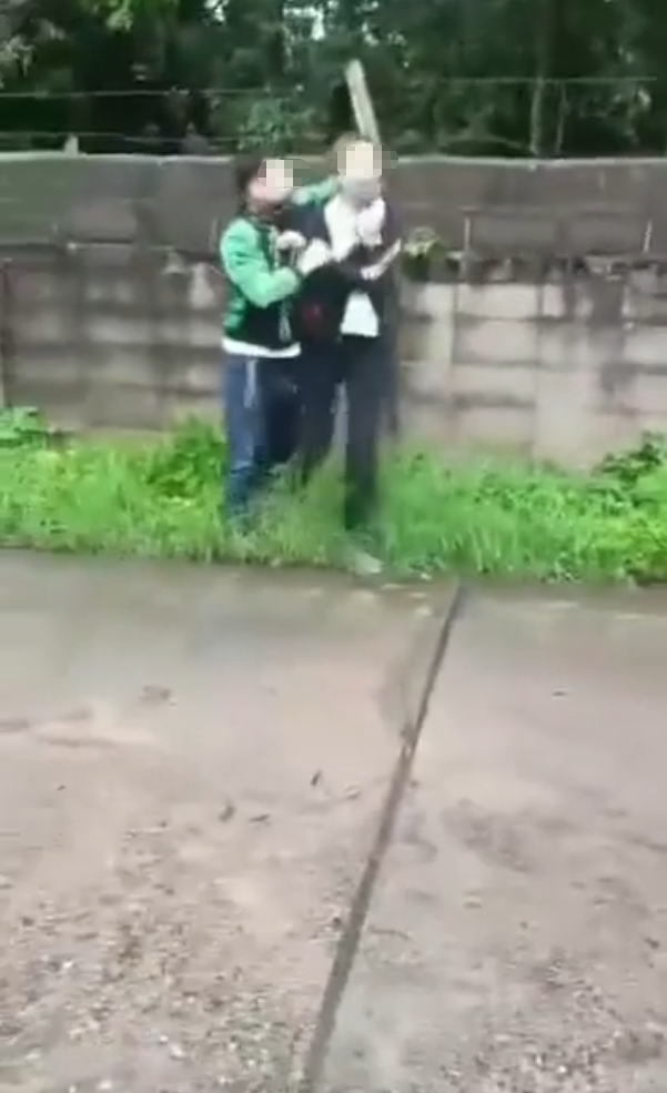 ทำร้ายผู้หญิง