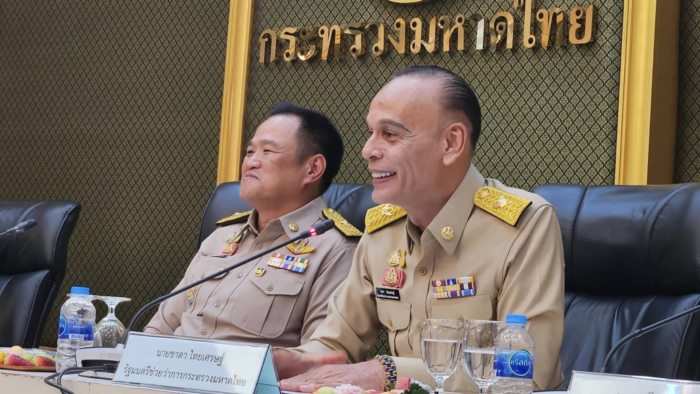 ชาดา ไทยเศรษฐ์