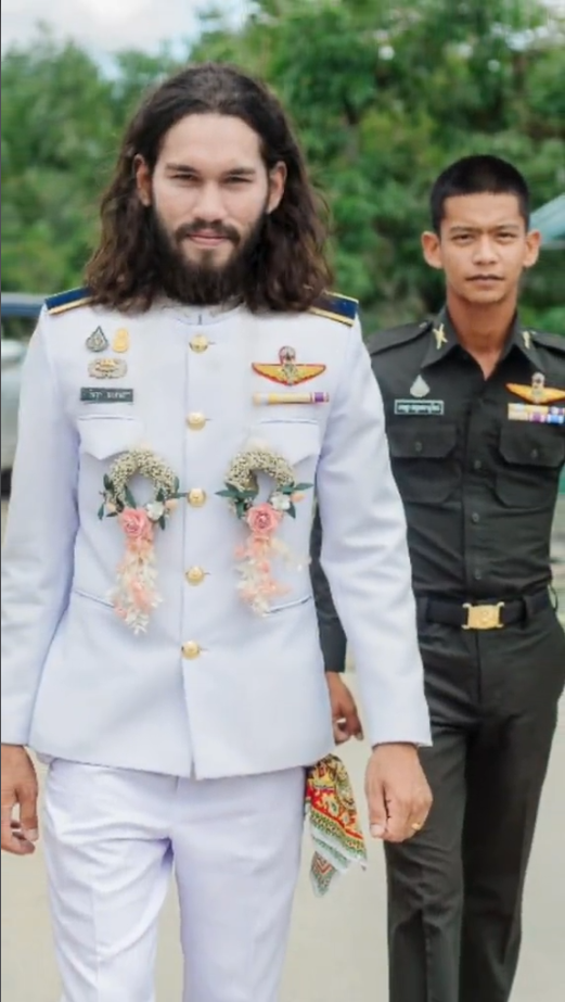  เจ้าบ่าวคนเก็บขยะ