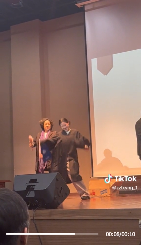  ไวรัล รับปริญญา 