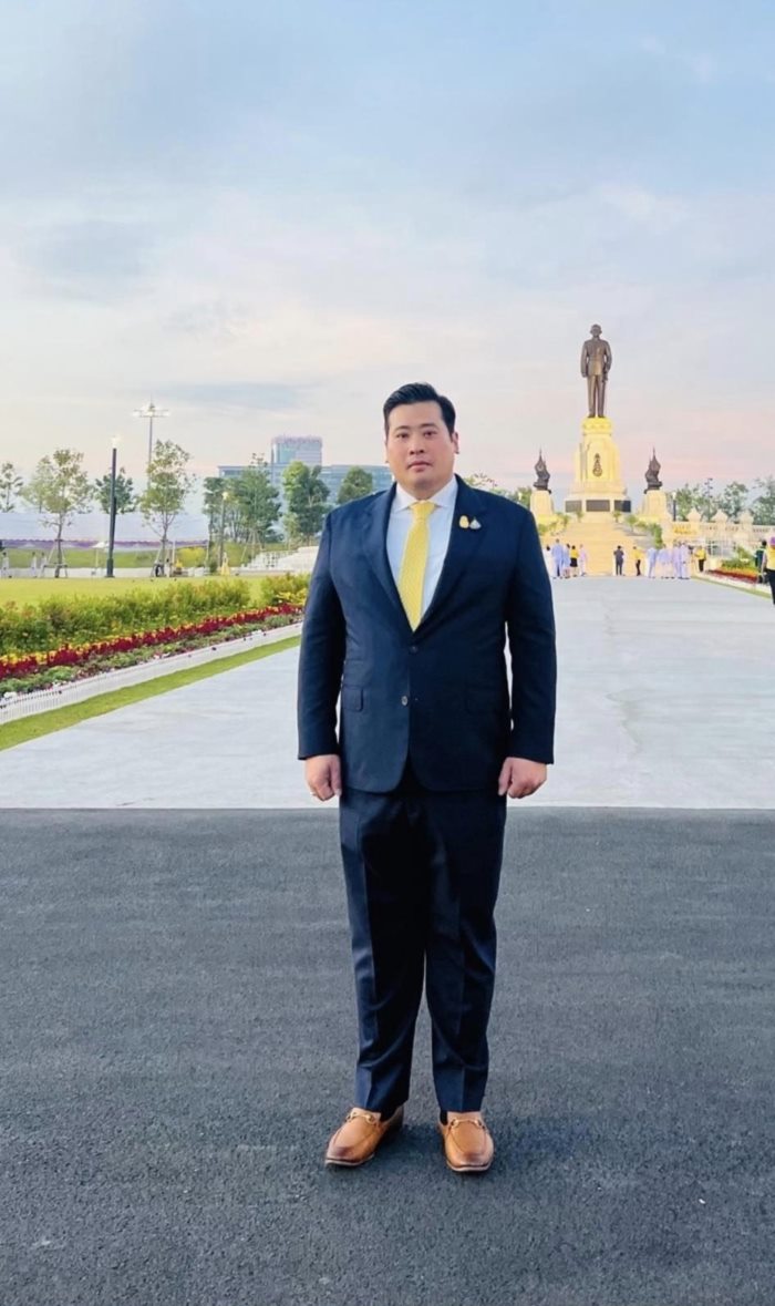 ท่านอ้น สักการะทูลกระหม่อมปู่