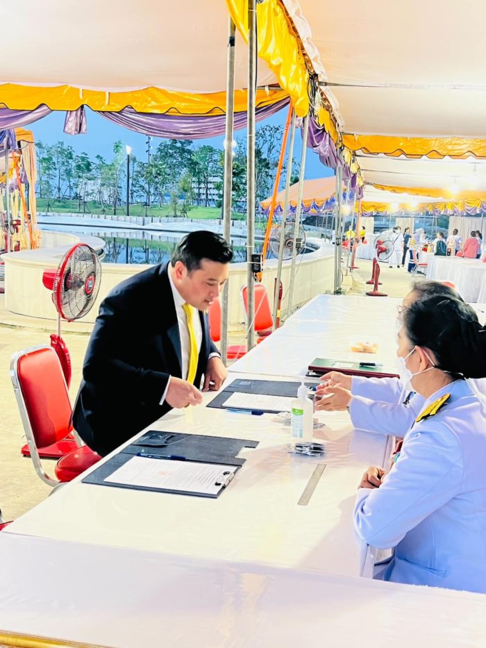 ท่านอ้น สักการะทูลกระหม่อมปู่