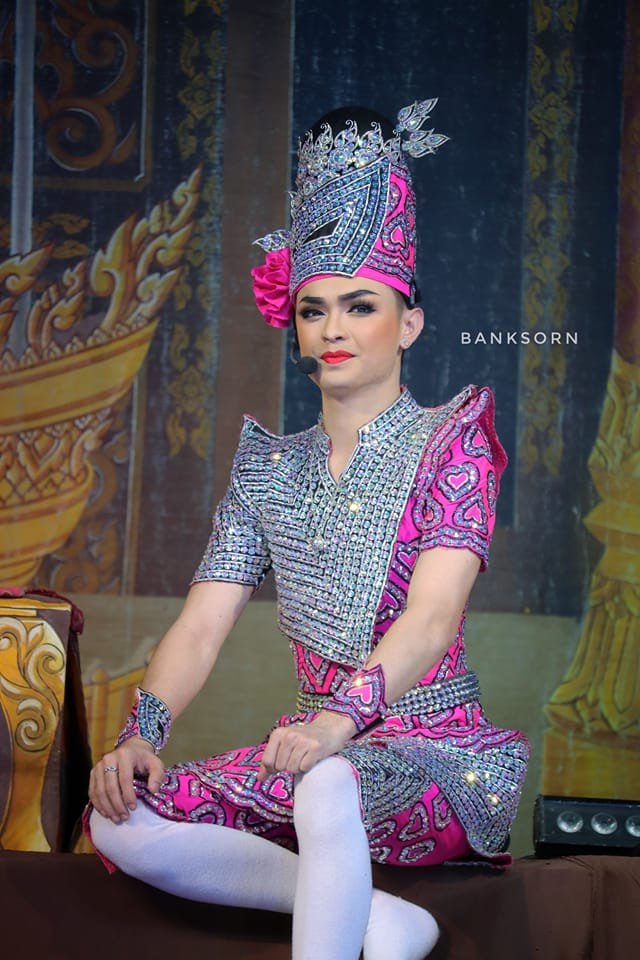 พระเอกลิเกดัง