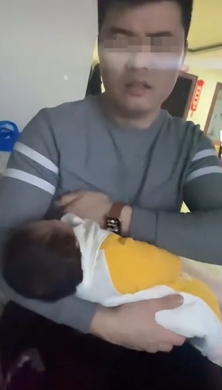 ผัวสอนเมียให้นมลูก 