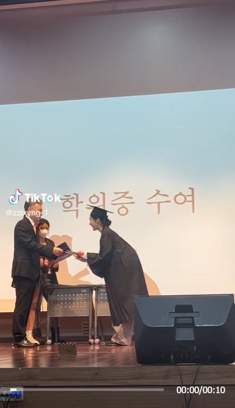  ไวรัล รับปริญญา 