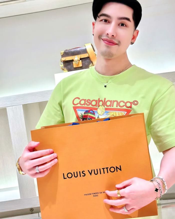  เอิร์ก ลิลลี่